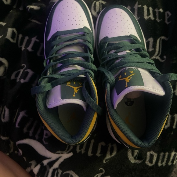 Jordan Mid Sonics size 5 boys in good condition - Picture 5 of 7